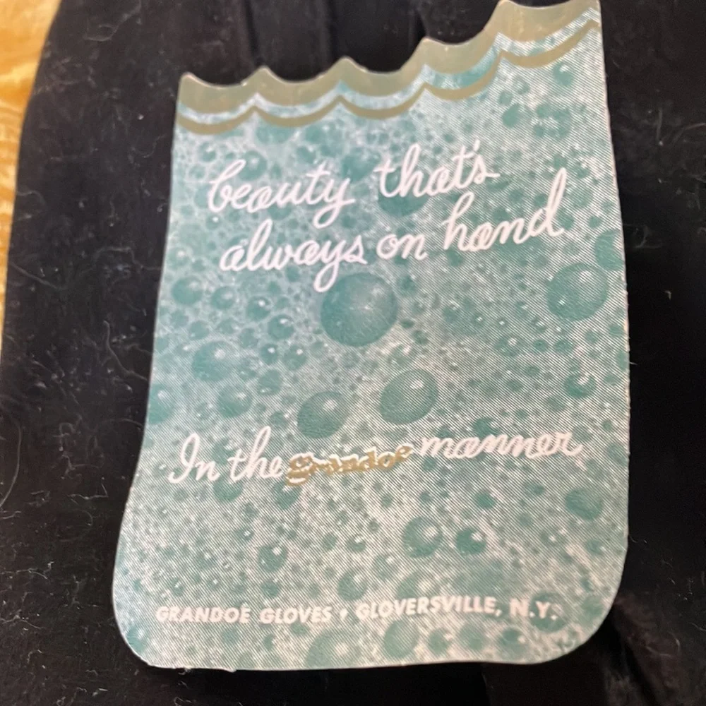 FINAL MARKDOWN Ladies vintage gloves 7 1/2 brand new